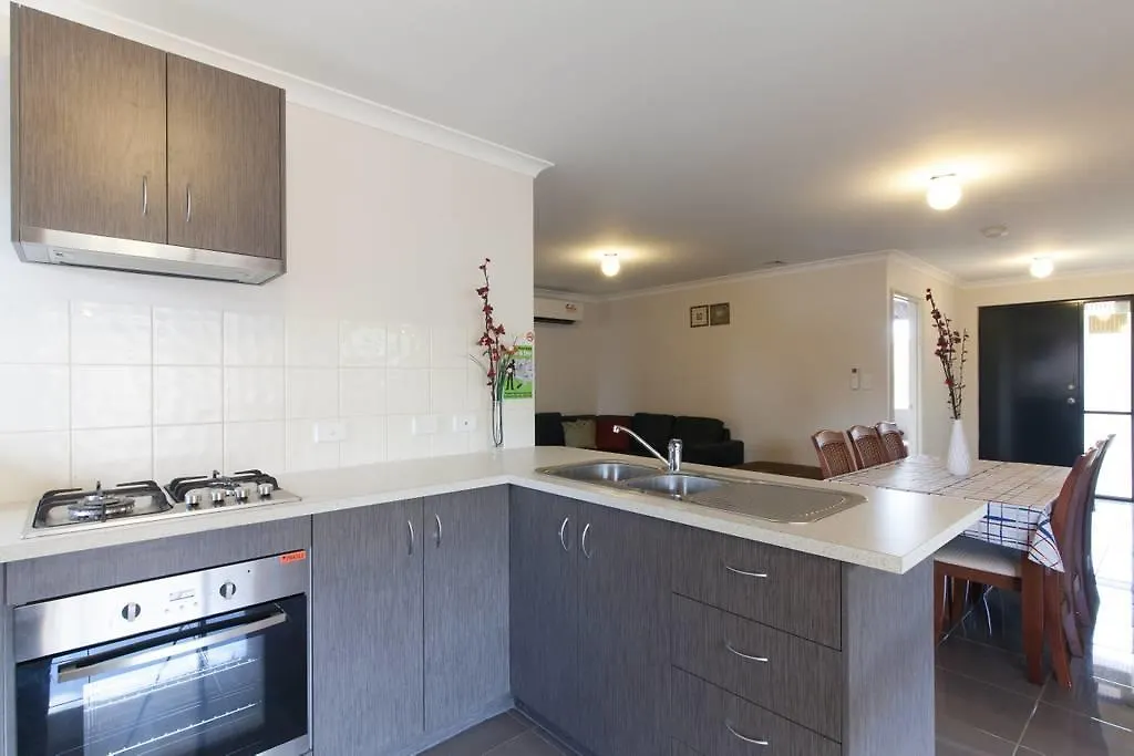 Cannington Home House 5 Perth Holiday home